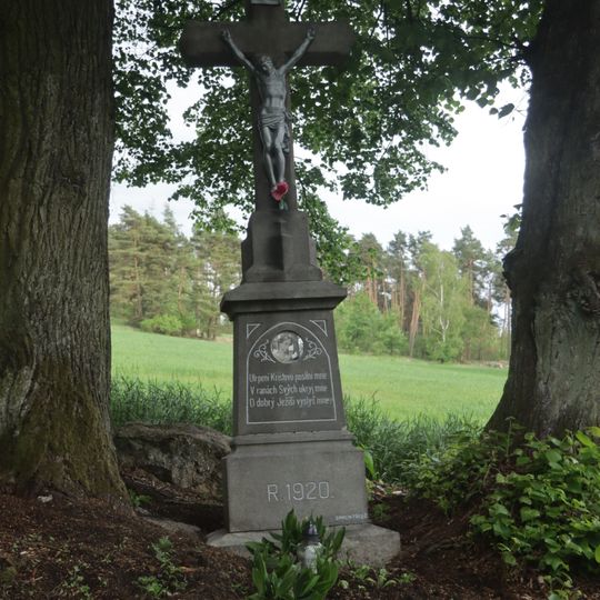 Kříž u cesty východně od Rohů