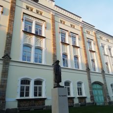 Socha Tomáše Garrigue Masaryka u školy v Pražské ulici v Lounech