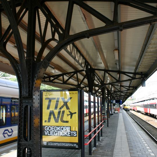 Station Dordrecht: perronoverkapping behorende