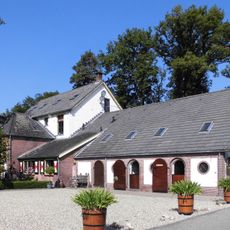 Huis Maarsbergen: koetshuis met stallen