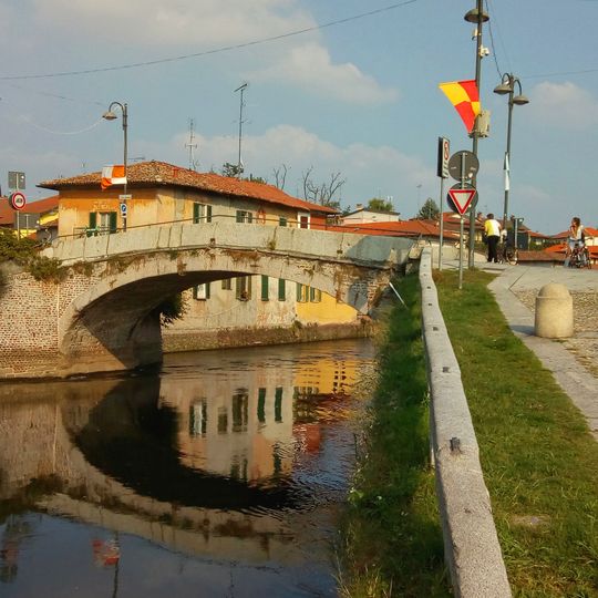 Ponte sul naviglio grande