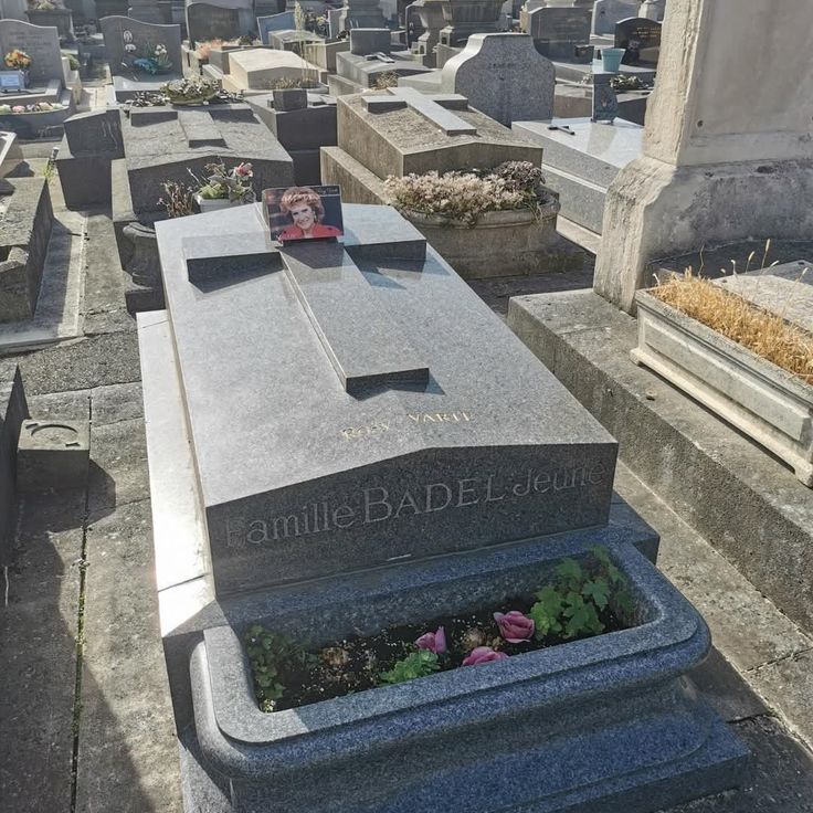 Tombe de Rosy Varte
