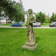 Socha v Šumperku v areálu nemocnice (5)