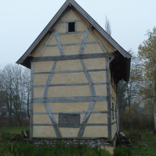 Neubourg Castle: half-timbered farm