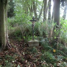 Kříž západně od Plas u Lomanského potoka