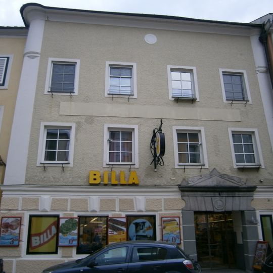Bürgerhaus mit Teil der inneren Stadtmauer und Zwinger