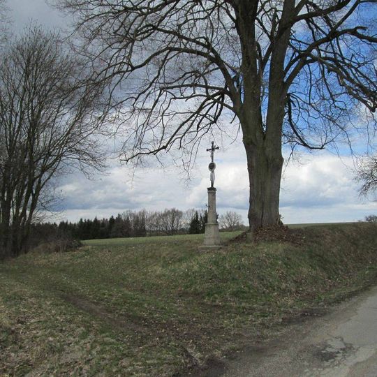 Kříž u východně od Dolních Kněžeklad