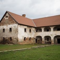 Evanjelický kostol a škola, škola