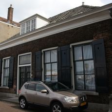 Eenvoudig dwarshuis zonder verdieping, midden