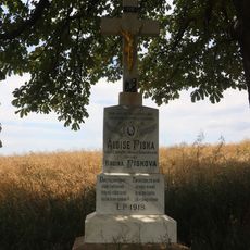 Kříž Aloise Piska u cesty severně od Číchova