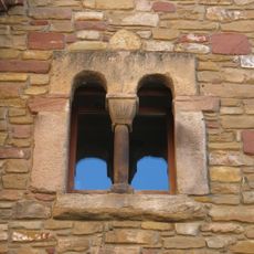 Finestra romànica de l'habitatge carrer de Baix, 15