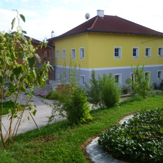 Ehem. Pfarrhof Steinerkirchen/Hausstock und Mauer