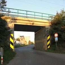 Železniční most přes Husovu ulici v Přešticích