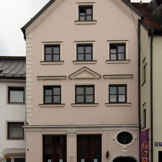 Wohn- und Geschäftshaus