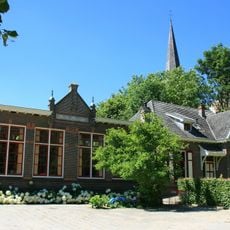 R.K. dorpsschool met onderwijzerswoning