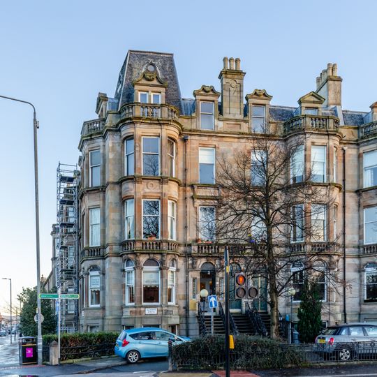 114, 116, 118 Queen's Drive