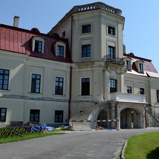 Pałac, Parkowa 33 w Łabuniach