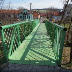 Lávka přes Klanečnici ve Strání u zastávky škola