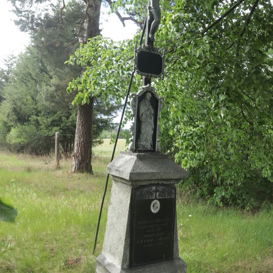 Kříž u školky u Kojatína