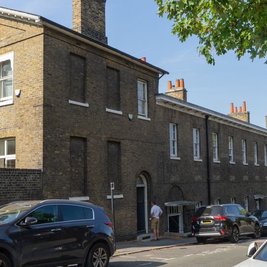 32-40, Maze Hill Se10