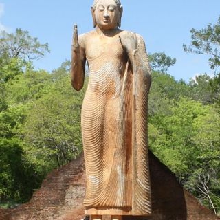 Maligawila Buddha statue