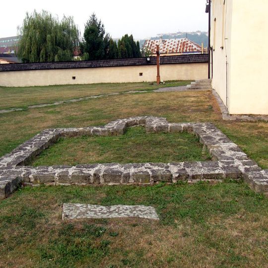 Opevnený kostol sv. Štefana, kostnica základy