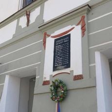 Pomník-deska padlým legionářům na staré radnici v Třeboni