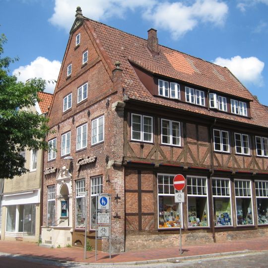 Wohn- und Geschäftshaus