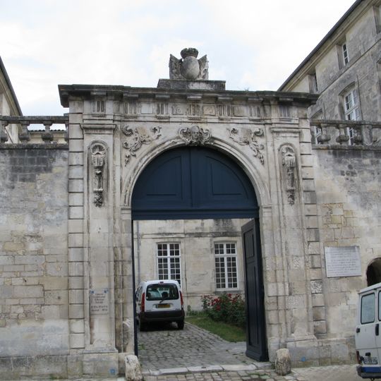 Caserne Latouche-Tréville