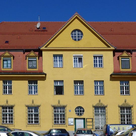 Postdienstgebäude mit Postamt München 75