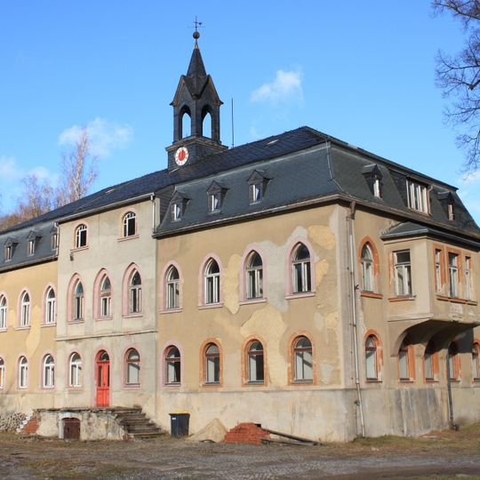 Ehemaliges Herrenhaus einer Schmelzhütte, später Teil einer Papierfabrik Jägerhäuser Straße 1