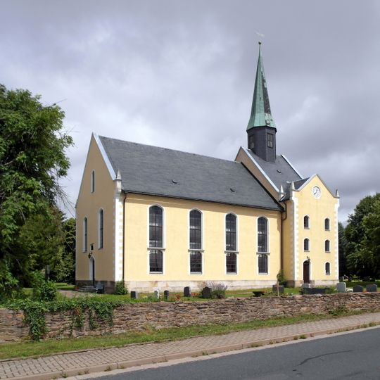 Einzeldenkmale der Sachgesamtheit Dorfkirche und Kirchhof Conradsdorf: Kirche mit Ausstattung, sechs Grabmale, VVN-Denkmal, Soldatengrabmal und Kirchhofseinfriedung Alte Dresdner Straße -