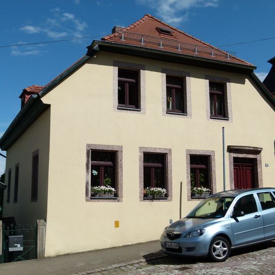 Wohnhaus in offener Bebauung Untere Schloßstraße 12