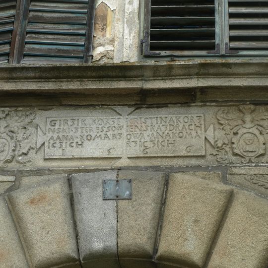 Pamětní deska na zámku v Komařicích