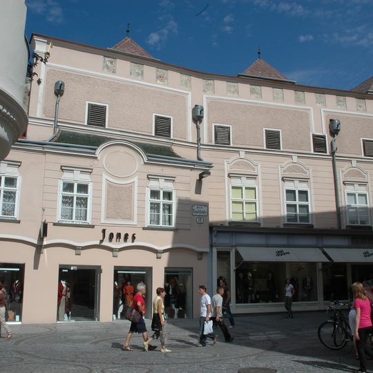 Wohn- und Geschäftshaus