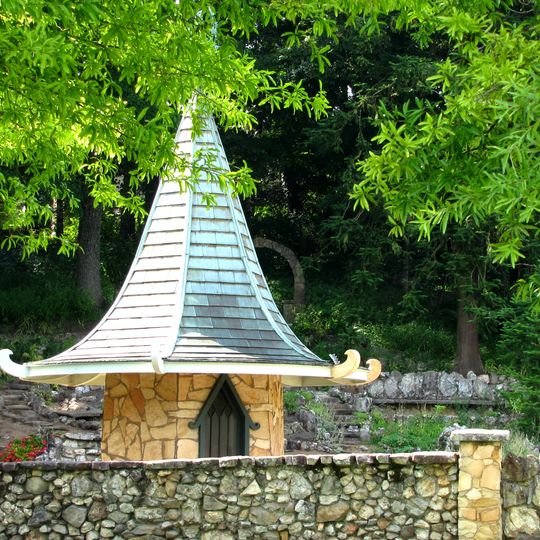 Savage House and Garden