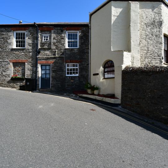 23 And 25, Tregony Hill