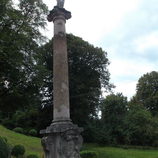 Mariánsky stĺp, stĺp s podstavcom