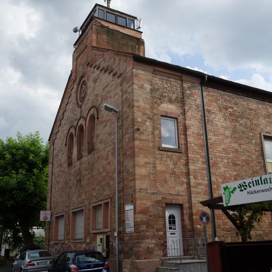 Ehemalige Kirche, jetzt Werkstatt