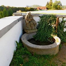 Kašna na hřbitově ve Štokách