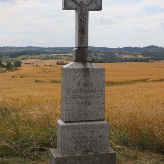 Kříž u cesty západně od Chlumu