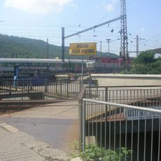 Most vlečky Spolchemie a přístupové stezky k západnímu nádraží přes podchod