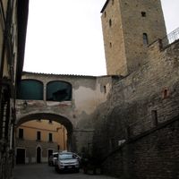 Portico e San Benedetto