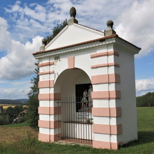 Kaplička 25. zastavení částečně zaniklé Křížové cesty k areálu Maria Loreto v Hrozňatově