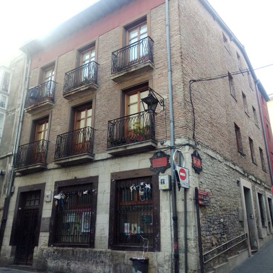 Casa Cuchillería 61