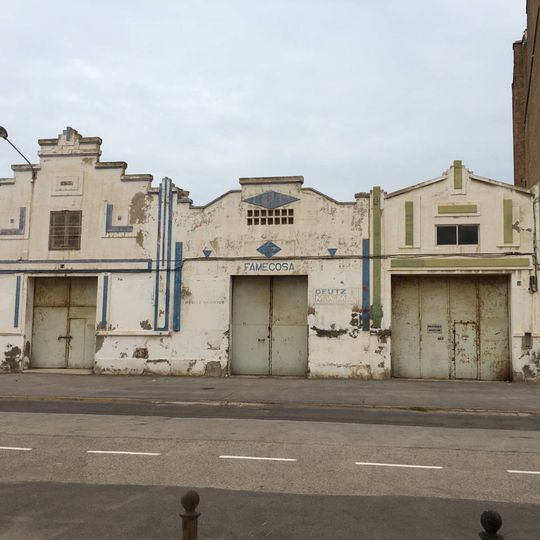 Naves Adosadas en la Calle Ejército Español 10-12-14