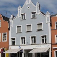 Wohn- und Geschäftshaus