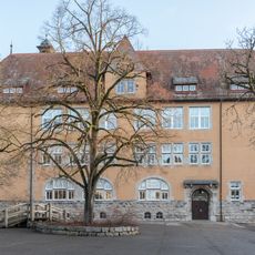 Hornburgweg 26, Schule