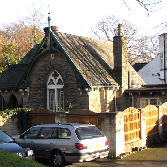 Lodge To Riverdale House