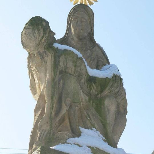 Socha Piety v osadě Chrastná